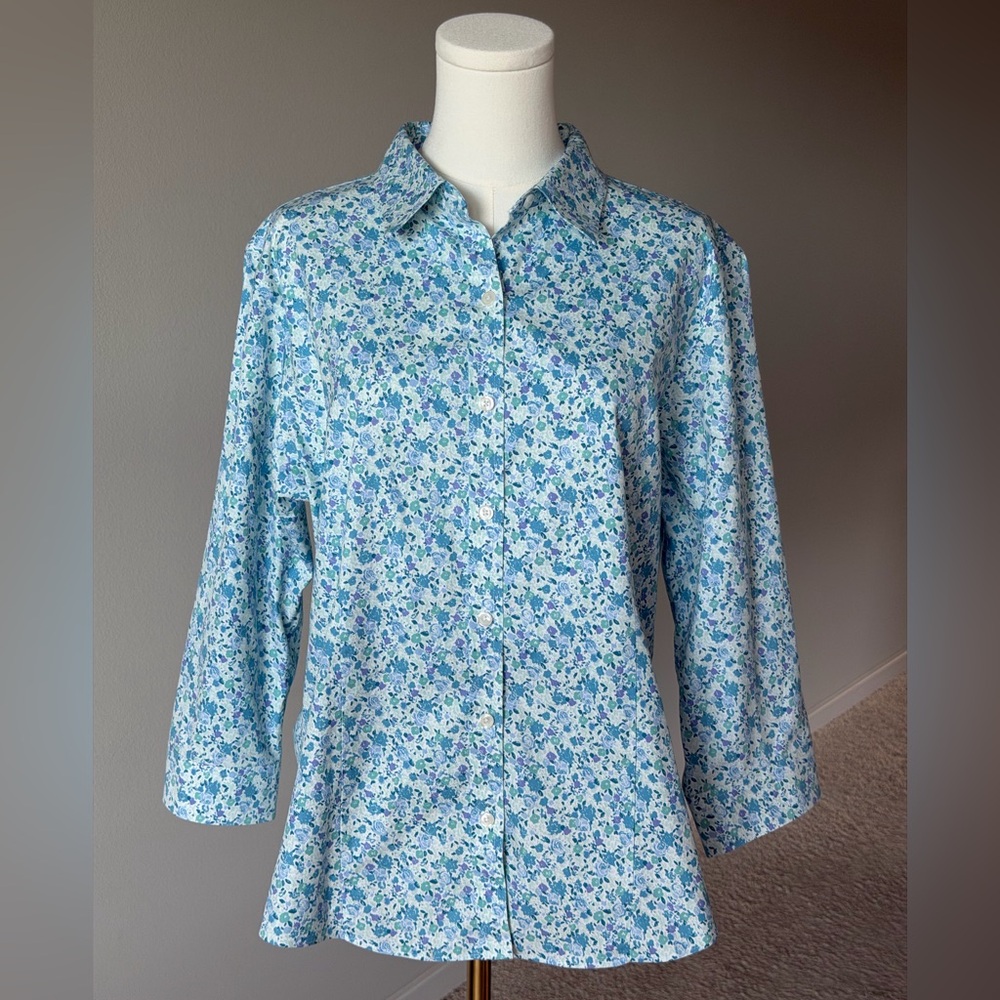 L.L. Bean Wrinkle Resist Cotton Blue and White Floral Button Down Shirt-L